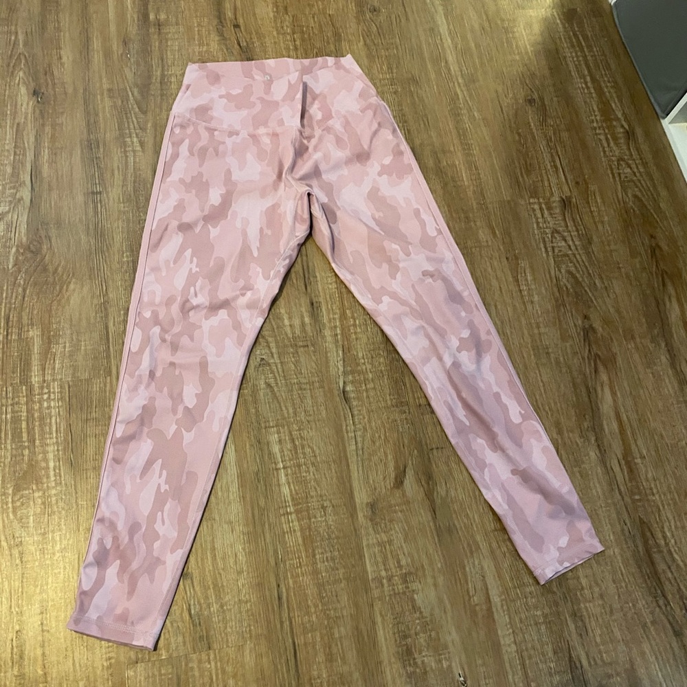 Buff bunny pink camo leggings